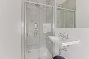 Shower room- click for photo gallery